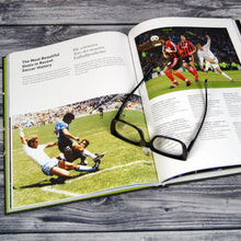 Load image into Gallery viewer, Soccer: The Ultimate Book