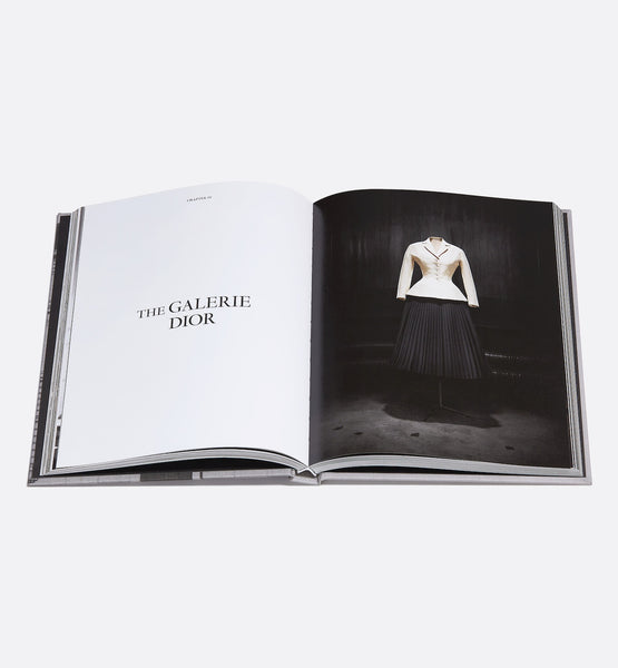 Dior: The Legendary 30, Avenue Montaigne
