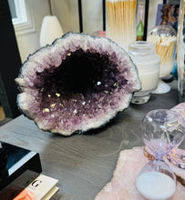 Load image into Gallery viewer, Amethyst Geode