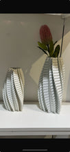 Load image into Gallery viewer, Hesli 3D Spiral Vase
