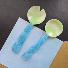 Load image into Gallery viewer, 2 Colors, Hand Poured Resin Salad Serving Set -  Serving Set