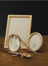 Load image into Gallery viewer, Gecko Magnifying Glass
