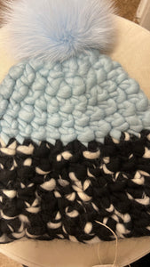 Beanie Pomster - ice blue, black & white blend