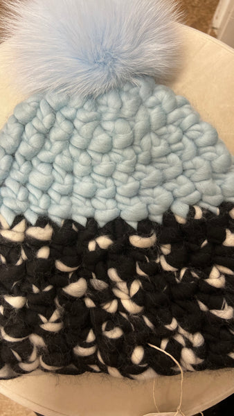 Beanie Pomster - ice blue, black & white blend